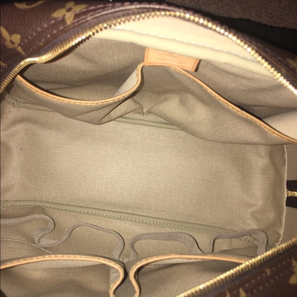 Louis Vuitton Carry All Handbag - Picture 2 of 7